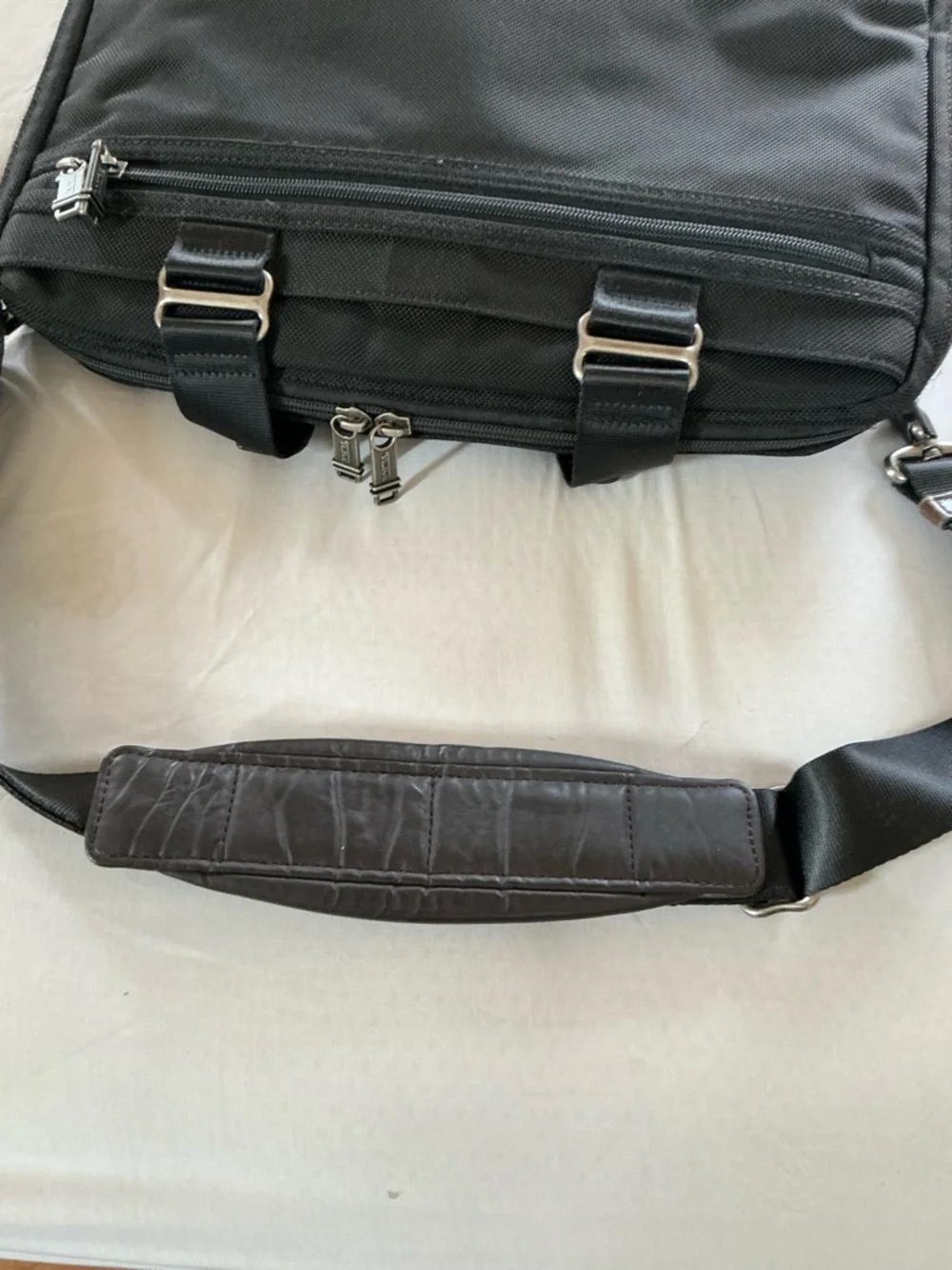 Tumi Model 22619HKH Laptop Shoulder Briefcase
